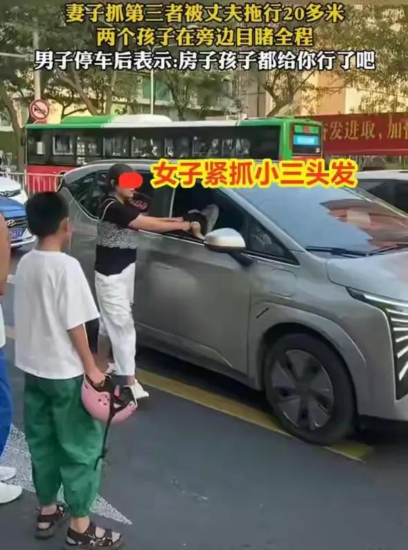 河北石家庄原配抓小三细节，女人白天工作晚上摆摊好辛苦，男人不学无术出轨，车上还有