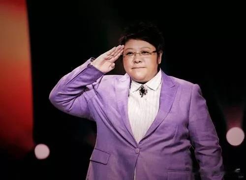 为甘肃地震-捐款捐物的10位明星大腕[玫瑰]

第1，林志玲

第2，黄晓明

