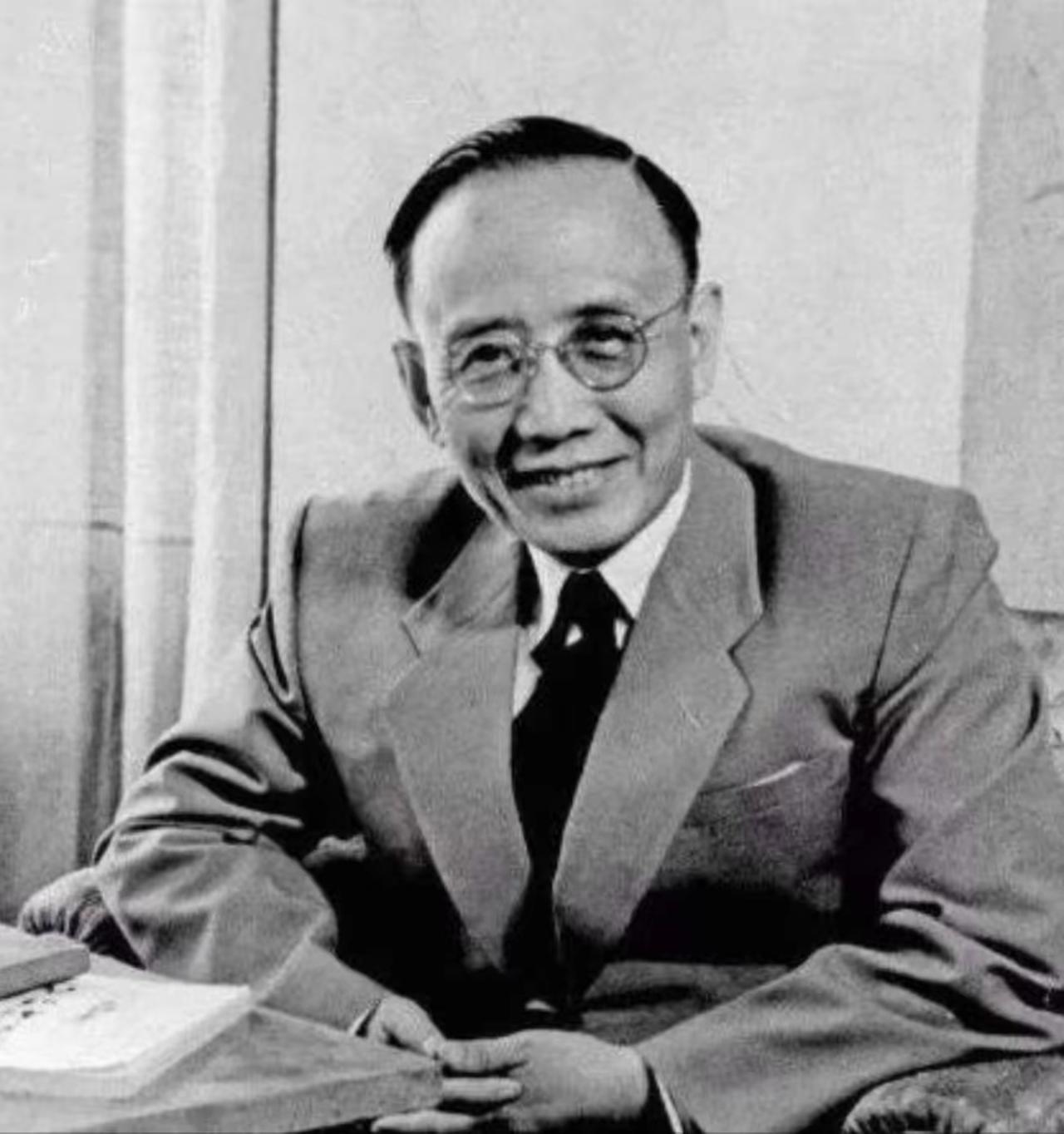 [月亮]1912年洞房之夜，郭沫若见发妻太丑，拒绝同房，就在他转身要走时，发妻拉