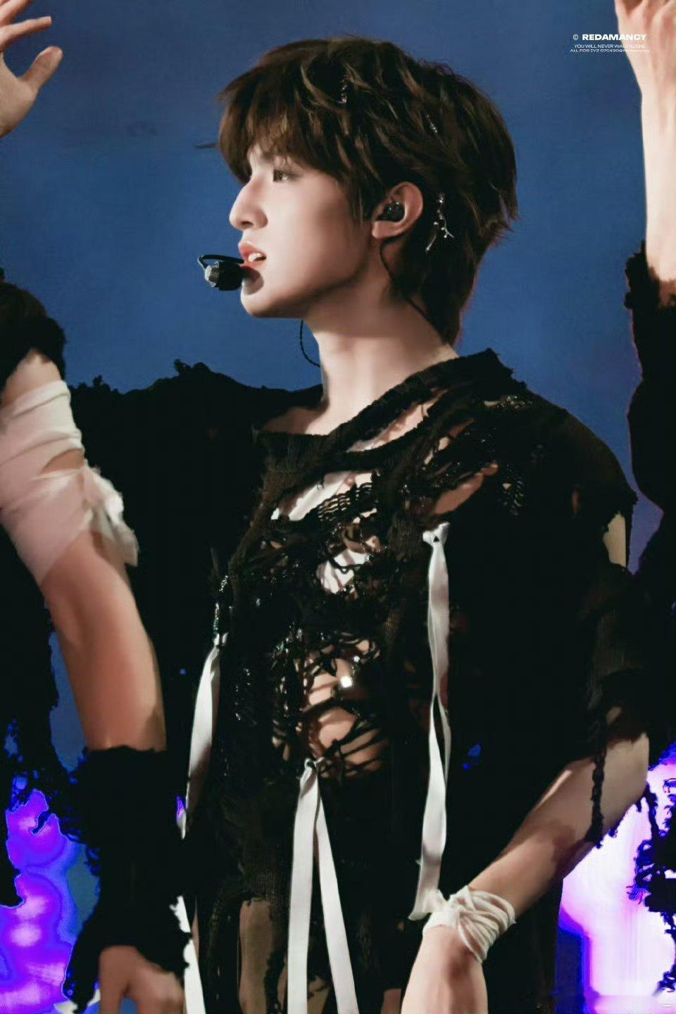 张泽禹 哥穿破布都是帅哥，东北钓王来的！他漏锁骨是故意勾引我的 