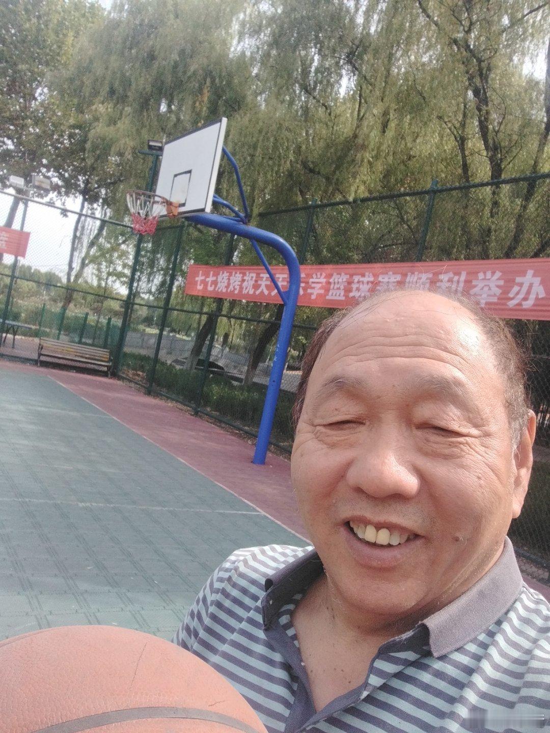 4：1：3，30个罚球线位置投进8个。100个三分球投进32个。 嵩县 ​​​