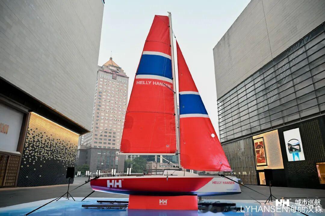 户外圈又飞出一只“鸟”？