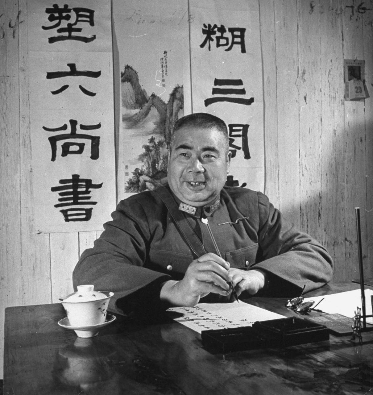 一次，冯玉祥手下的兵受到挖苦：“说我们抠搜，不像军爷，像孙子”。冯玉祥得知后，还