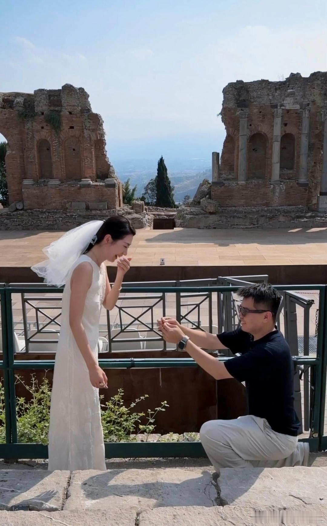 恭喜二位！车评人小吕秋晨官宣婚约