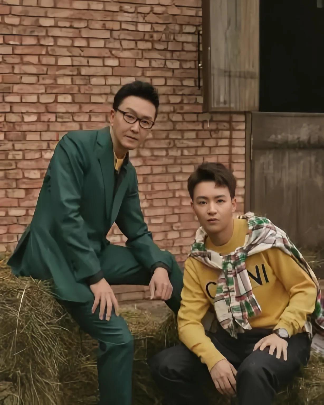 不为人熟知的演员父子，王宏是父亲王永泉的骄傲，吴刚儿子捧不红。
王宏和王永泉是一