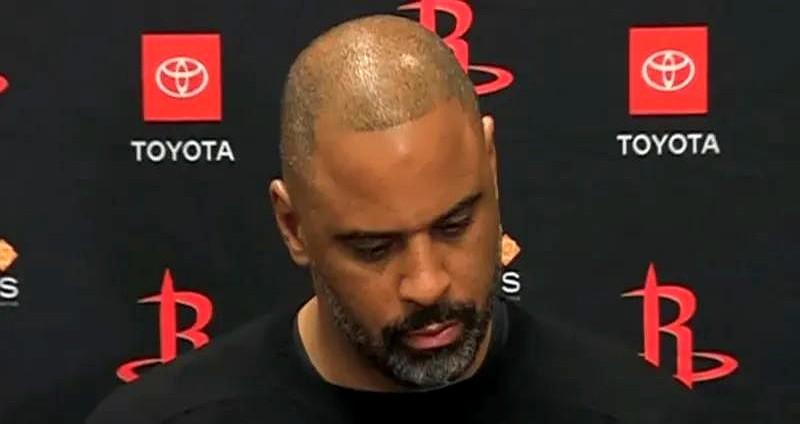 乌度卡这回真急了，点名开喷！

12月7号输给独行侠，火箭109-122吞下两连