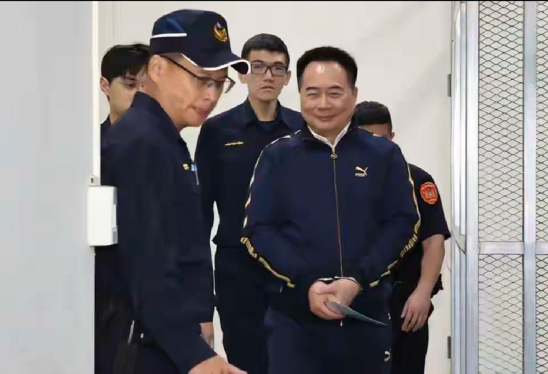 号称台湾“正毅兄弟”之一的邱毅教授，在电视节目中透露了他去探望蔡正元看到的情况：