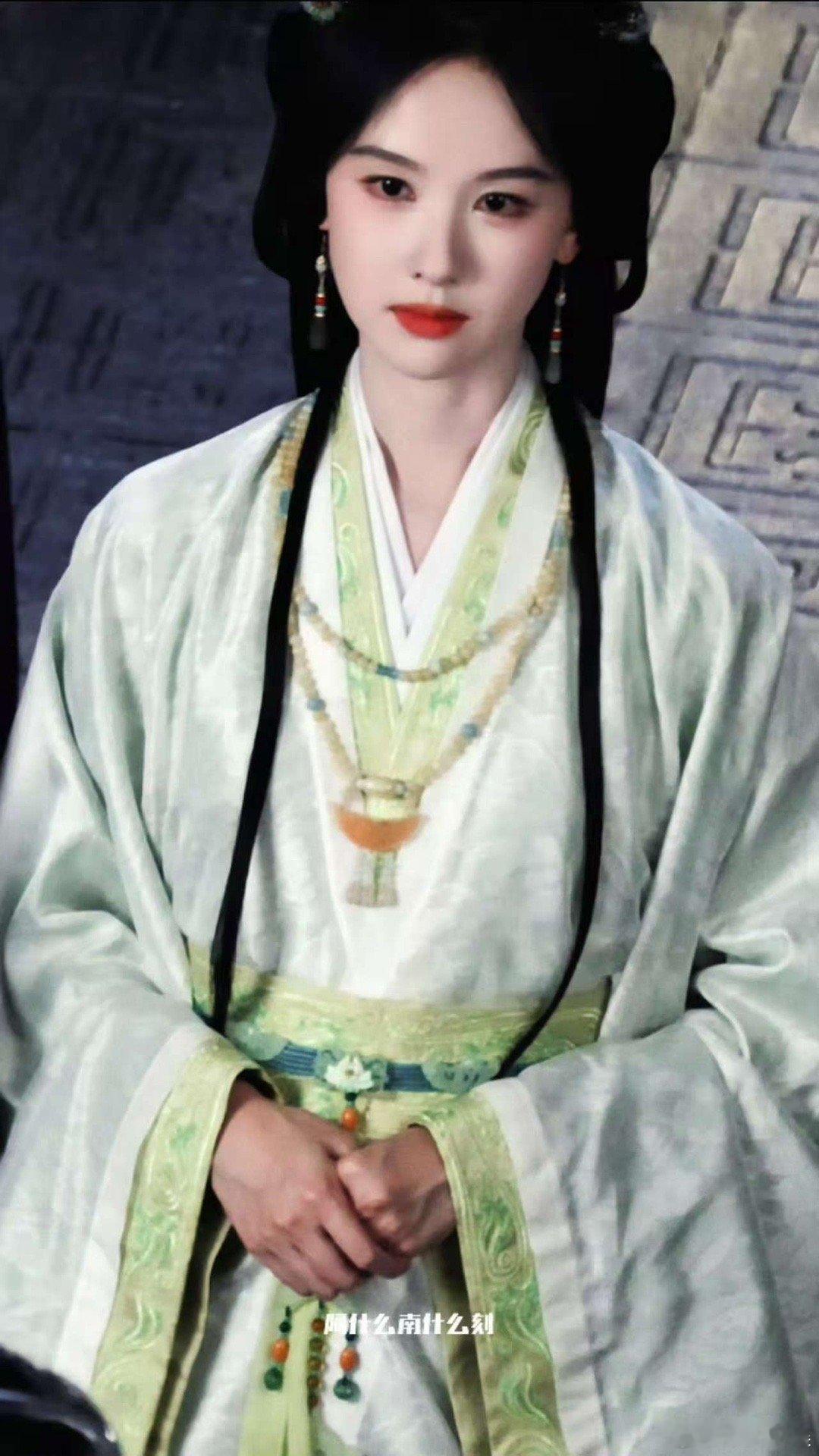 陈都灵翘楚青衣造型陈都灵青衣路透陈都灵青衣路透，好美，[送花花][送花花] ​​