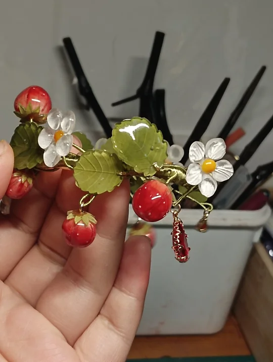 超级漂亮的草莓手环，准备上新了