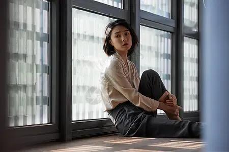 《情感低落与情感淡漠的临床表现及区别》
 
一、情感低落临床表现
 
情感低落时