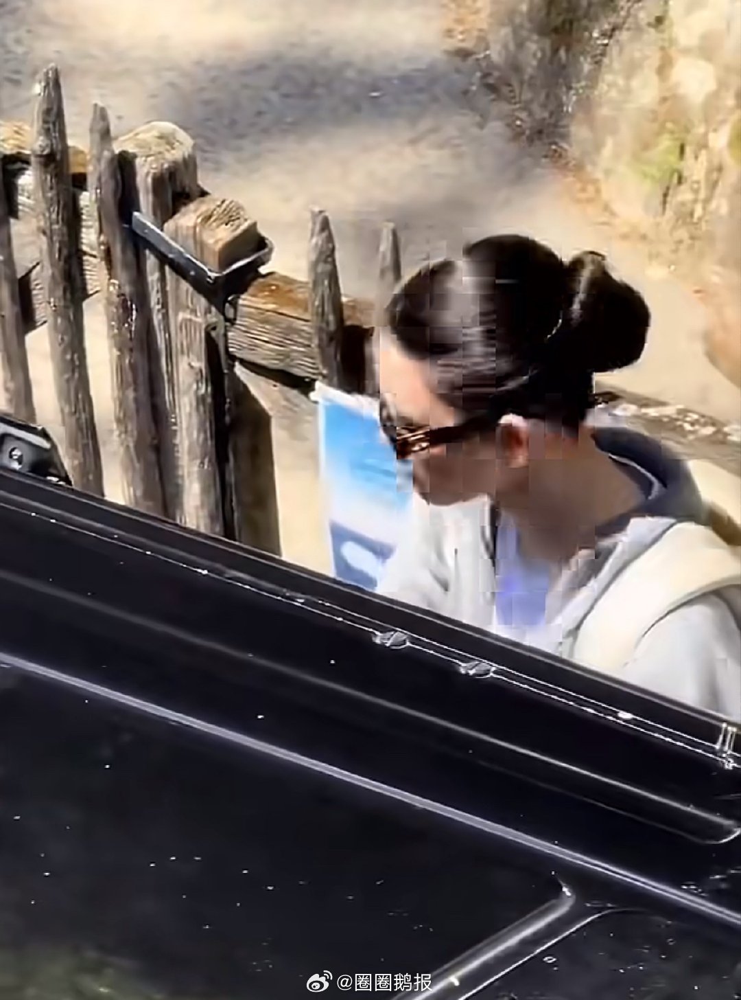 奚梦瑶婚礼后首露面奚梦瑶结束婚礼后自己背个包就走了松弛感拉满了！！不愧是奚梦瑶