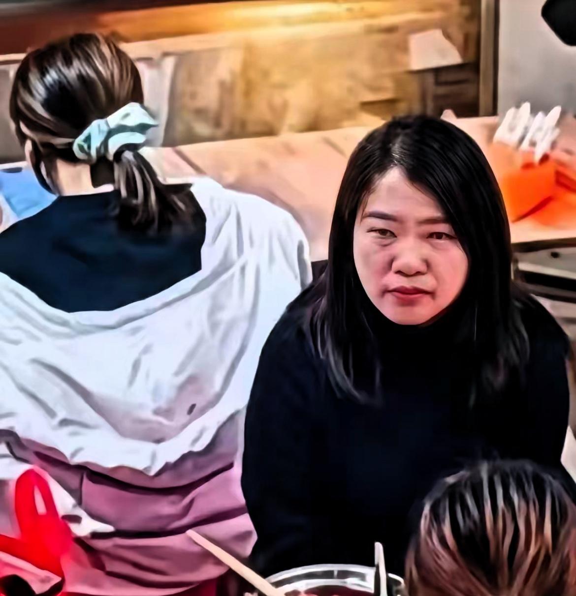 泼汤事件最受影响的不是当事人，也不是她的父母，而是她的老公和孩子。

一个长期生