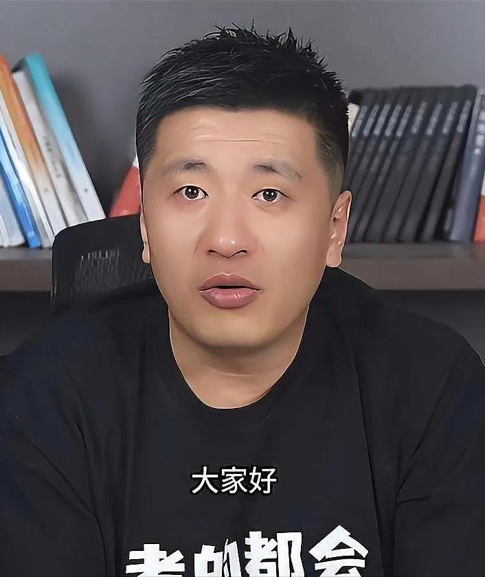 教育博主张雪峰说，艺术生是没有前途的，一般人考艺术类院校，只是因为分数低，考不上