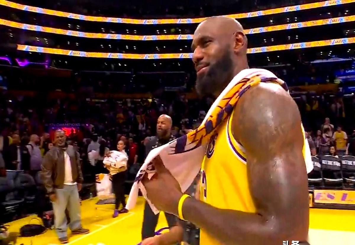 我跟你说，今儿这比赛，勇士输在哪？
就输在那几分钟，那个快40岁的老头，突然不想