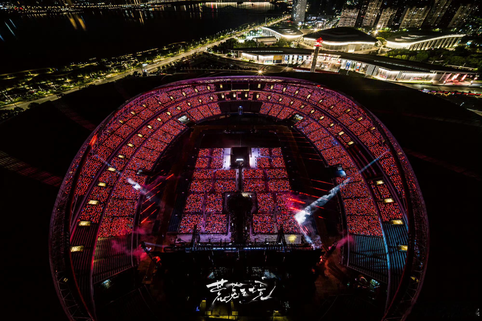 陈楚生演唱会拉动南昌消费近10亿元陈楚生演唱会首创环保花车巡游 谁能想到一场演唱