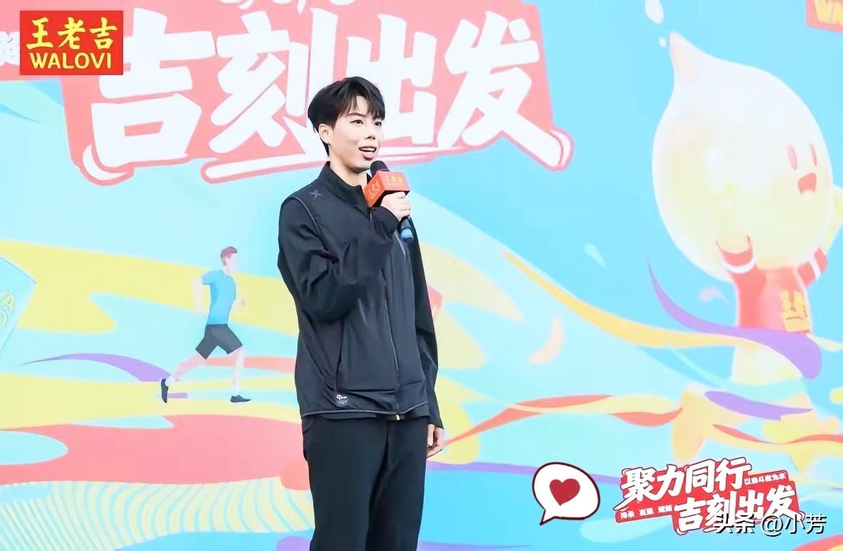 王老吉真的很善良
没有去签约流量王吴艳妮
也没有签约夏思凝更没有签约林雨薇
而是