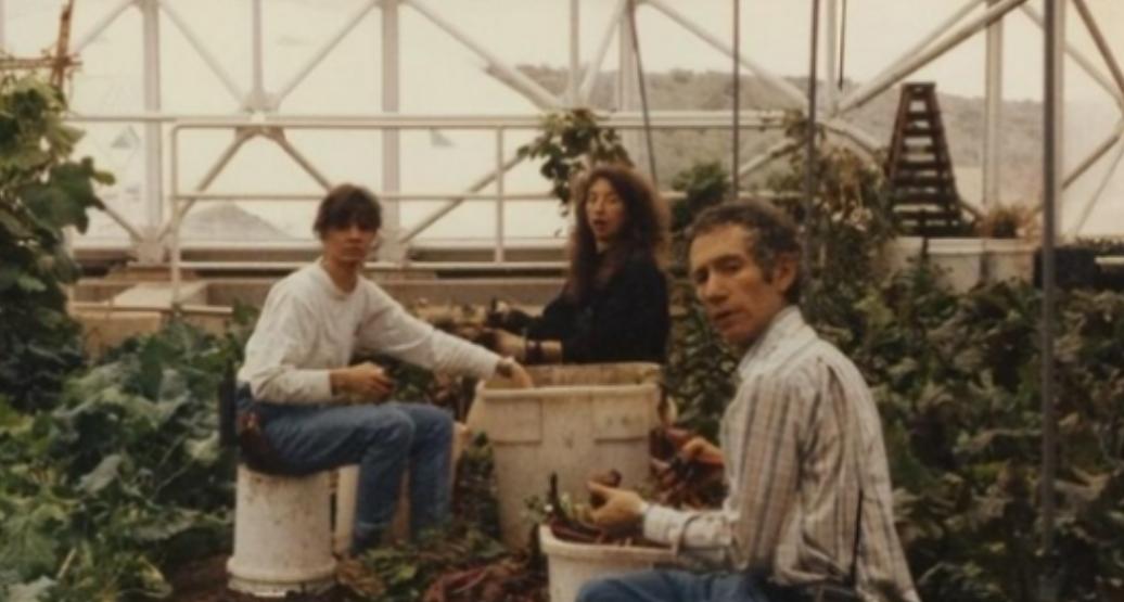 1991年，美国特意做了一个轰动全球的实验，把4男4女关在一起两年，再次打开房门