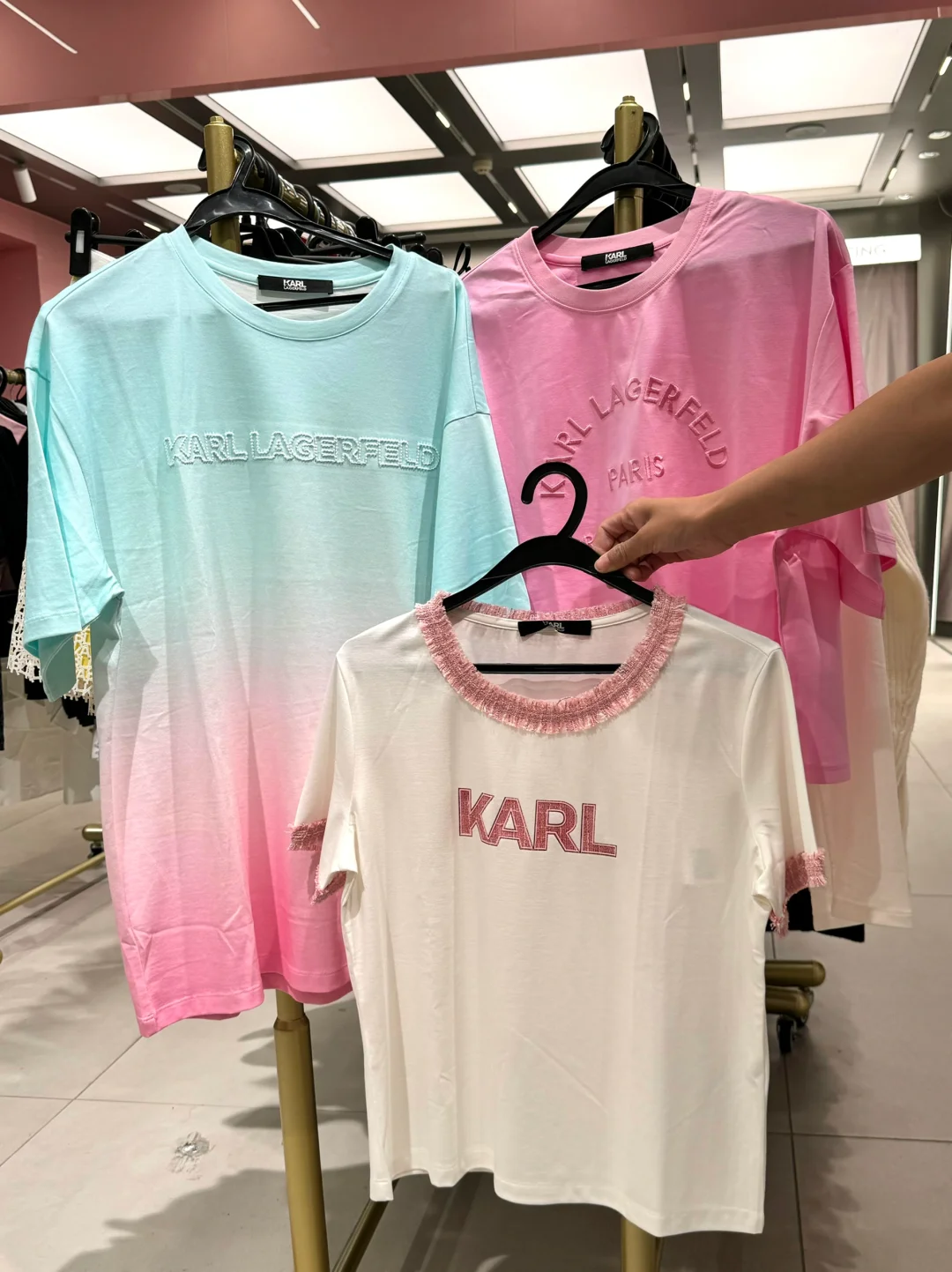 成都人收到通知了吗？KARLLAGERFELD百元拿下