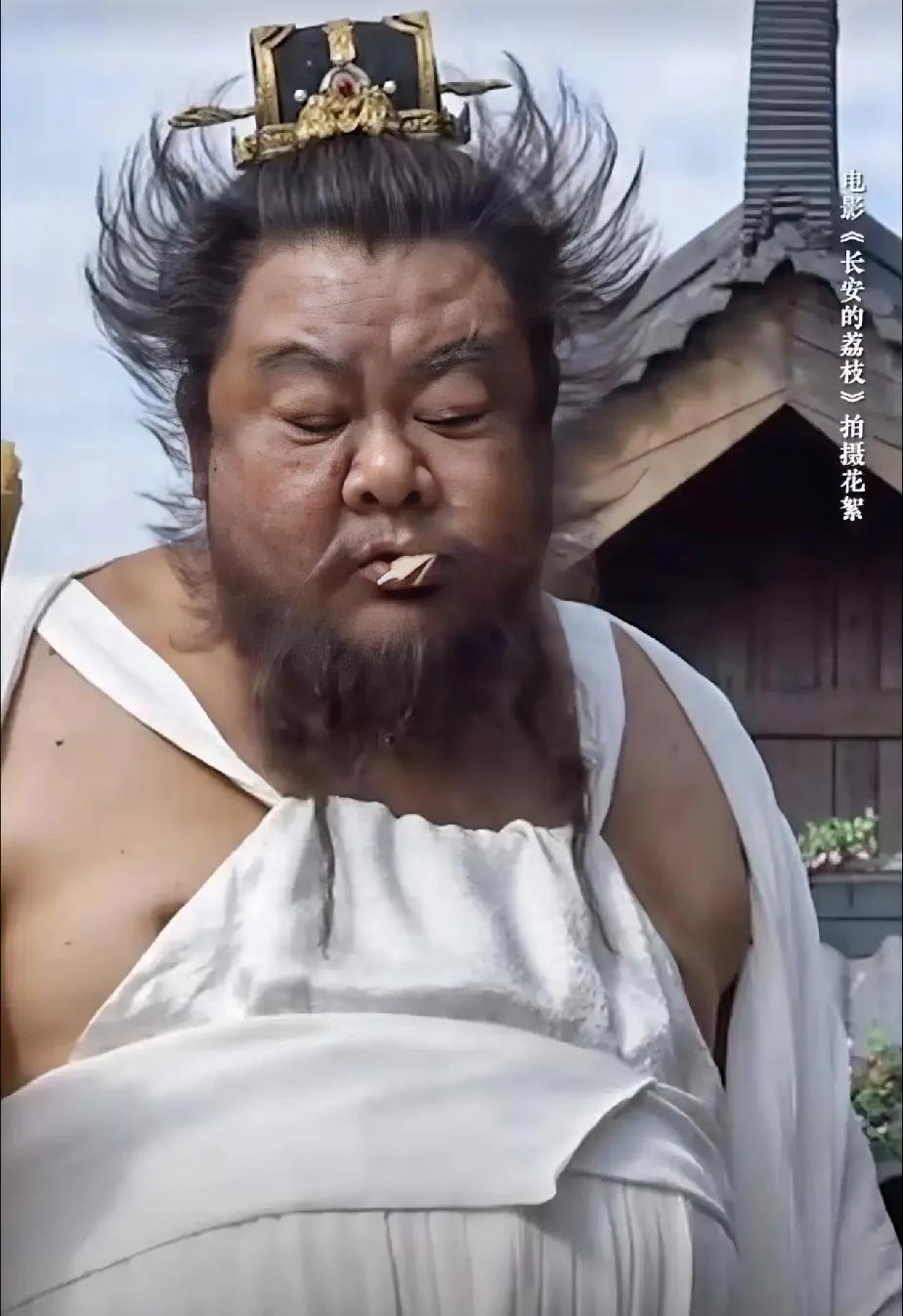 林雪的爆乳装，
是被大鹏忽略的大bug！
就算是唐朝，
就算以丰腴为美，
但是作