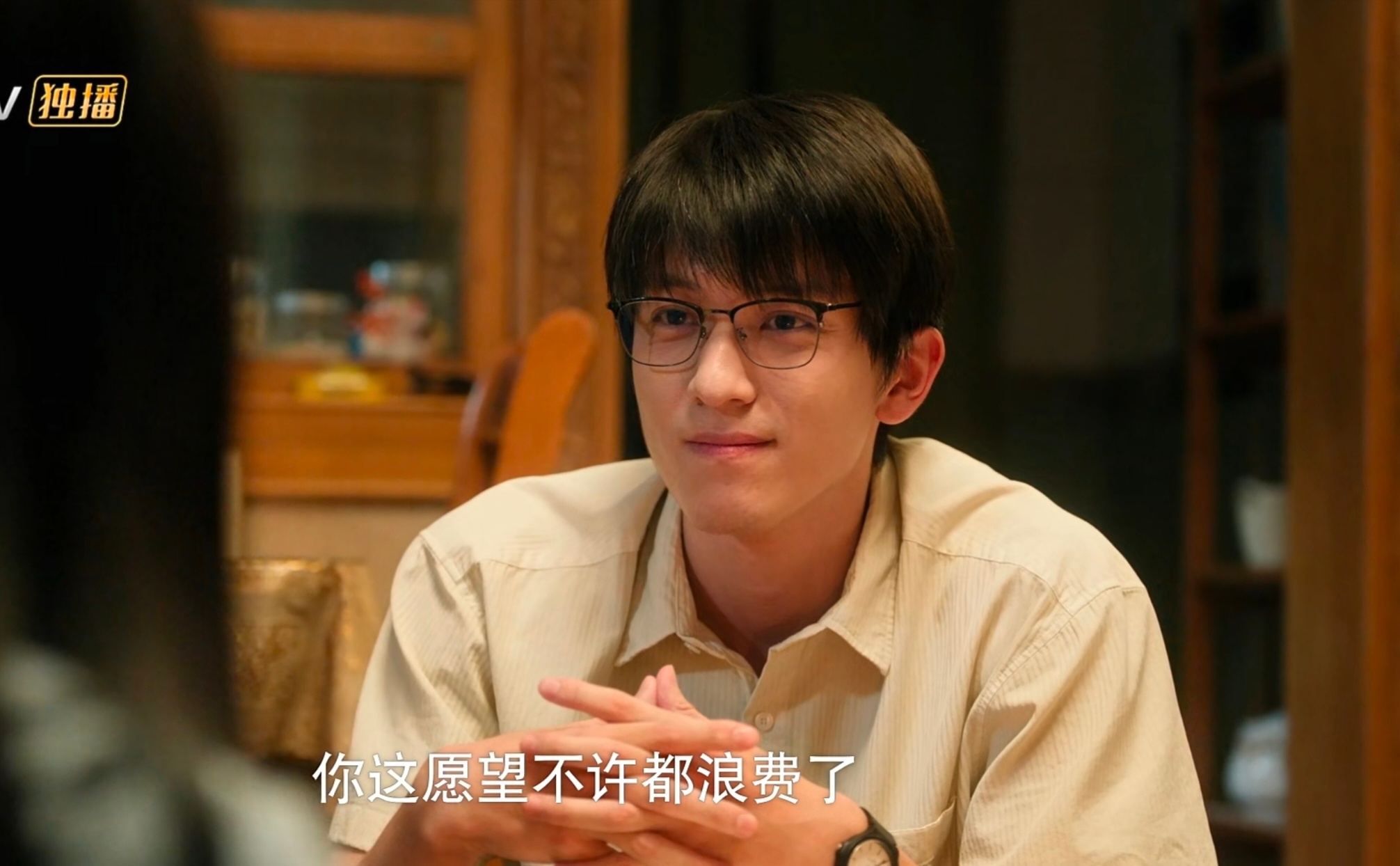 赵英博出场打光滤镜很差，后面好些了，不过在炽夏里竟然还没江湖里顺眼 