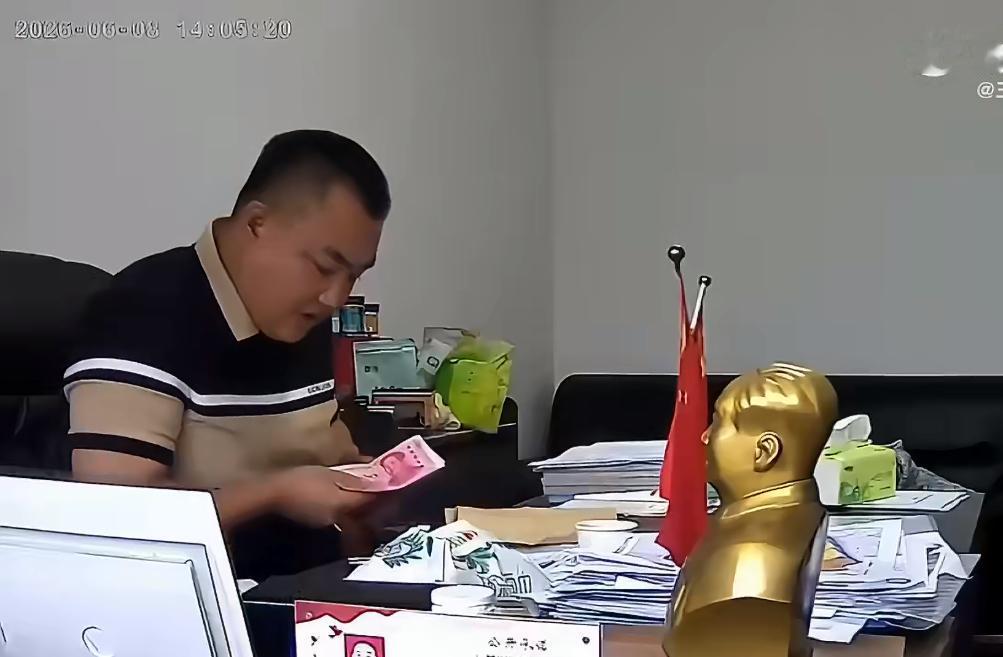 湖南常德一国企董事长办公室公开收礼的视频引起疯传，起先很多人还以为是假的，没想到