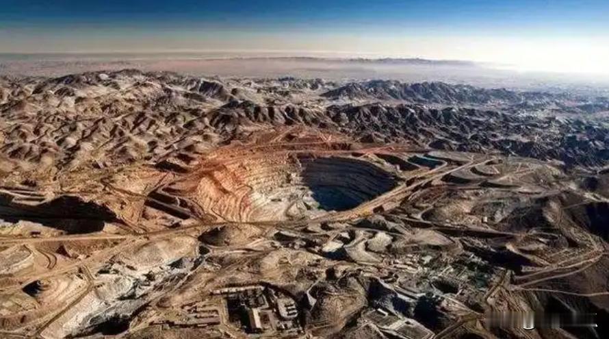 南美毒贩真是猖獗 。哥伦比亚国防部副部长戈麦斯称，他们没有能力把紫金矿业收购的最