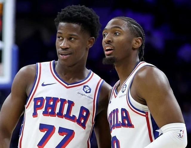 NBA常规赛那场76人对阵魔术的比赛看了没？最后比分定格在136比124，费城这