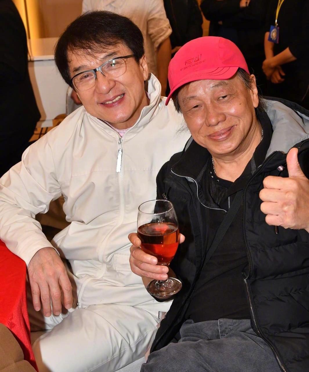 香港四小龙又少了一条龙，很多人不知道李小龙、成龙、梁小龙、狄龙这四个武打明星，曾