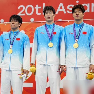 2-10落后，日本主场都快把房顶掀了，愣是没压住这帮小姑娘。
第三局25-23