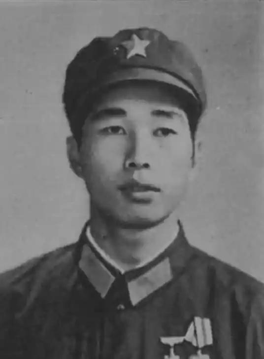 对越反击战一级战斗英雄陈武贤，原广州军区第41军121师361团4连机枪手，因他