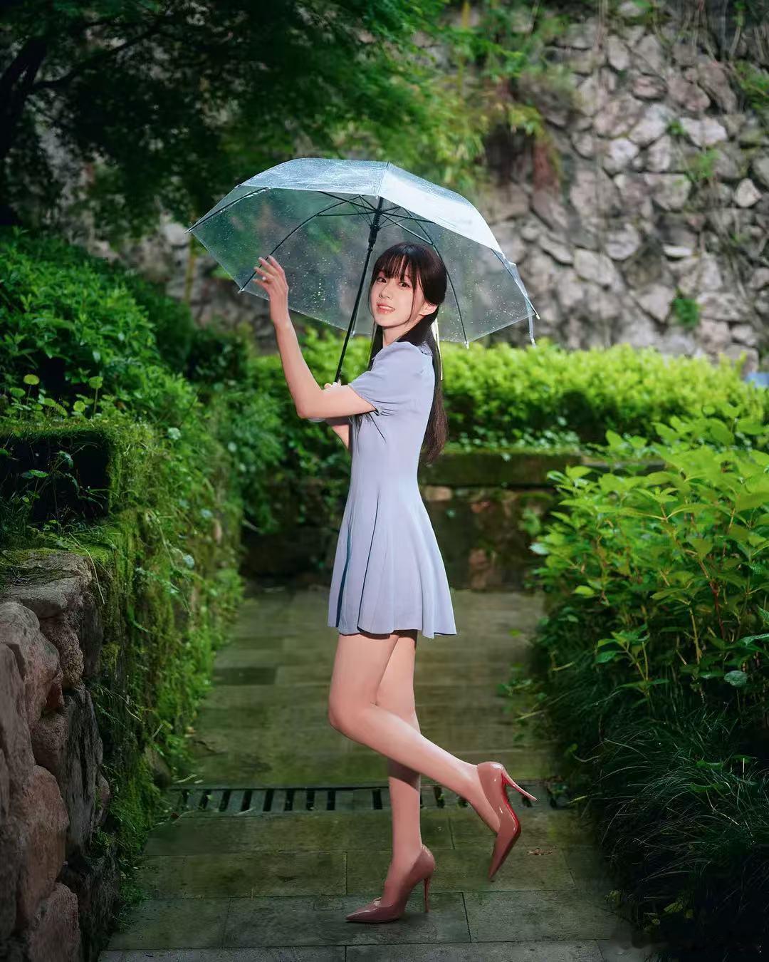 这就是传说中的只能看脸吗这身材简直就是小学生身材 