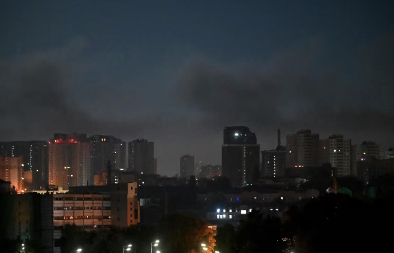 乌克兰称，俄罗斯周四凌晨向基辅、第聂伯罗和克里维里赫等城市发动多轮导弹袭击，其中