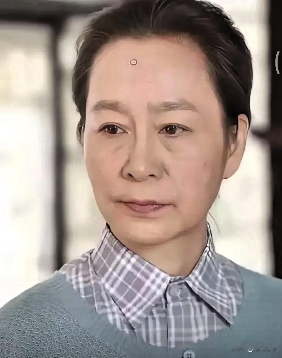 奚美娟曾“德艺双馨”形象深入人心，此次却人设崩塌。

娱乐圈向来注重形象，大众过