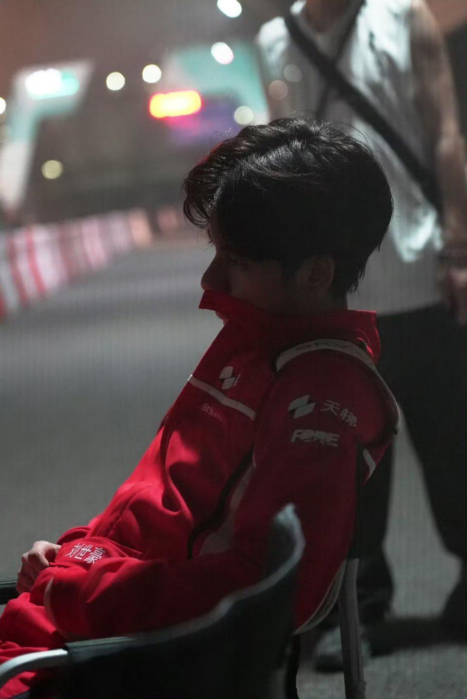 胡先煦天才落败9秒钟《飞驰人生3》刘世豪真的太让人心疼！天才车手惨遭做局，9秒落