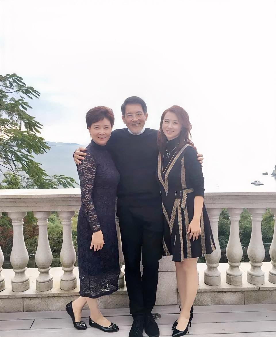 不是我吹！三十年前，这个男人是万千少女迷心中的男神级人物，如今还能认出来的，绝对
