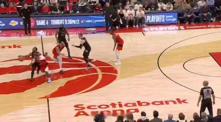 NBA季后赛骑龙G4出现7次错漏判NBA官方今日公布骑士与猛龙G4最后两分钟裁判