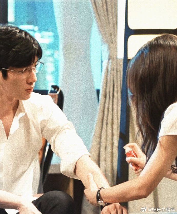 井柏然这次完全冷脸烧啊井柏然一低头把看文的都勾来了看剧直接被井柏然的细节演技戳中