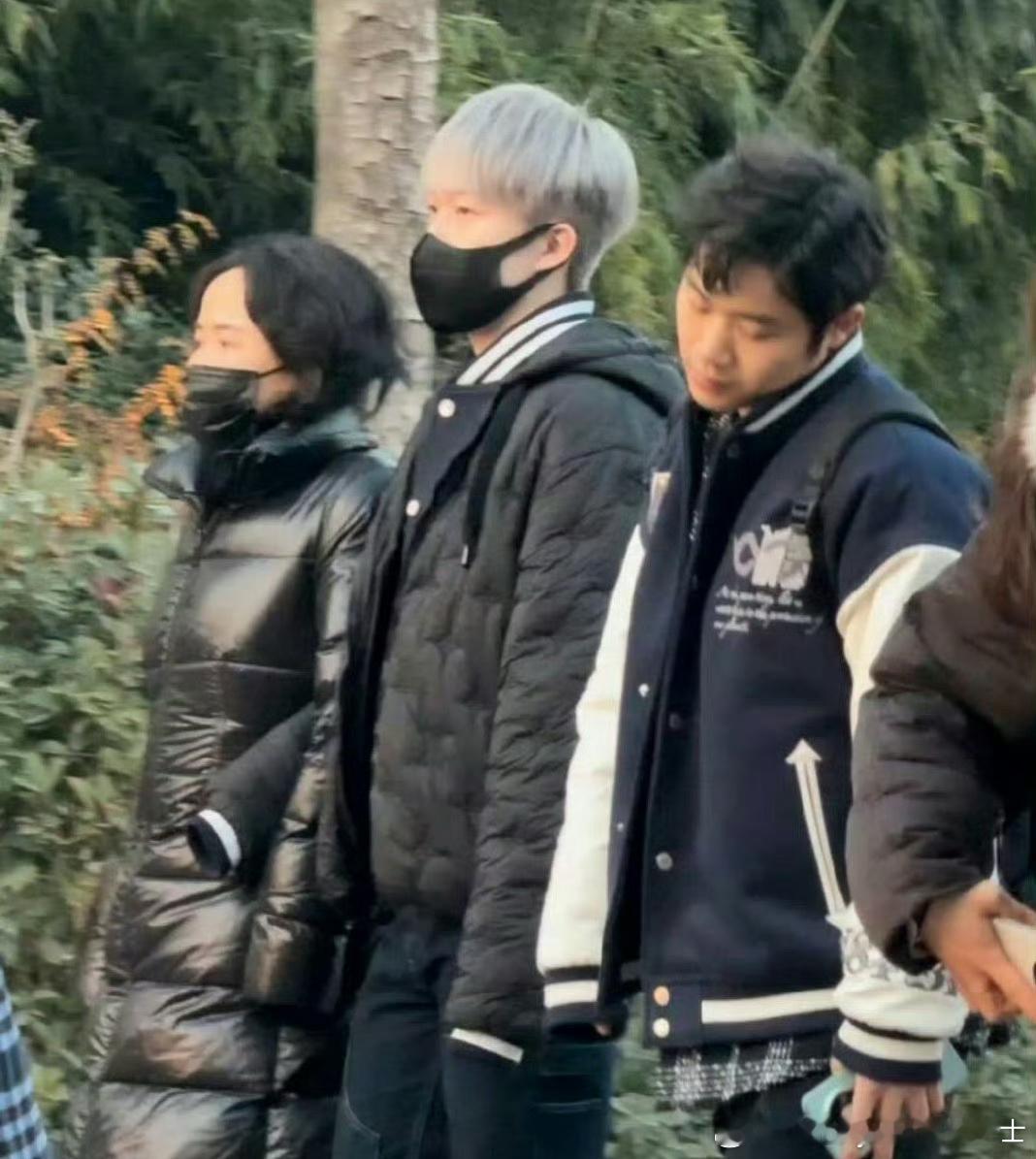 王楚钦挽妈妈手逛街  乖宝宝🫂  在爱里长大的孩子 