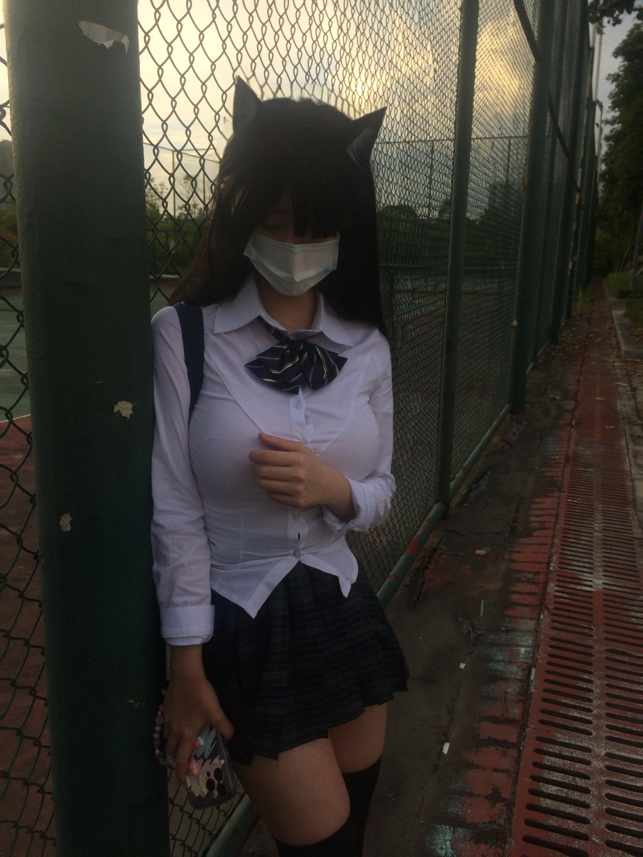 做朋友更长久  但我想牵起你的手