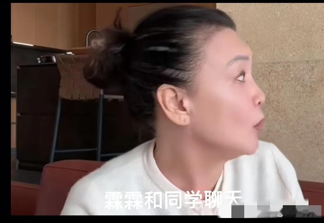 有个现象
大家发现了吗

俩小只来了北京
跟奶奶住在一起不奇怪
毕竟算是第①次享