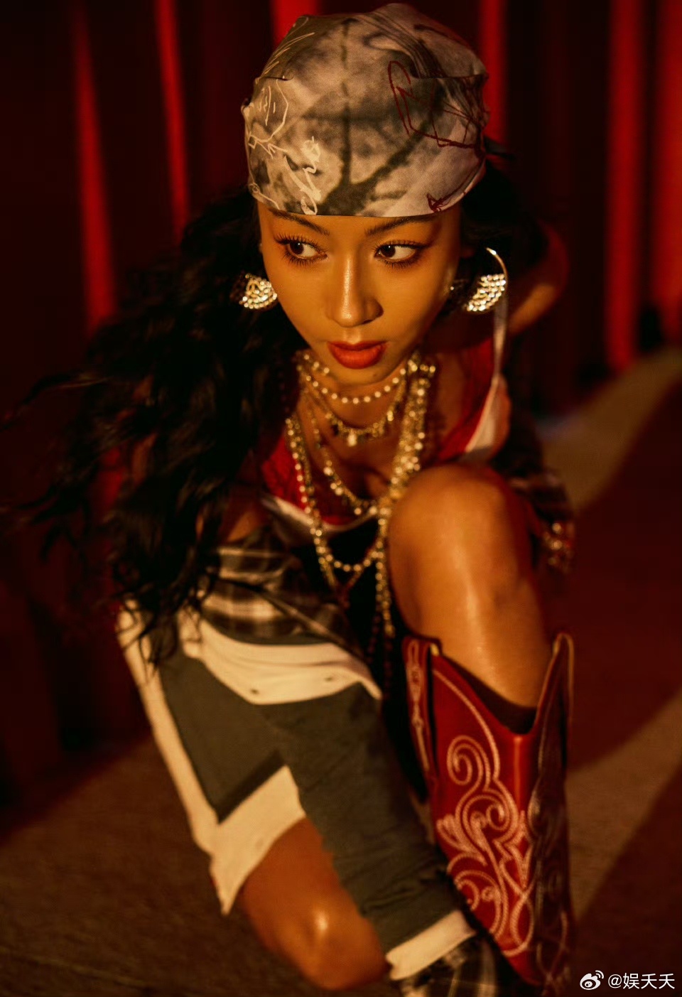 吉克隽逸丝滑掌握扭胯舞 吉克隽逸跳舞那股子劲儿太对味了，扭胯舞被她跳得又松弛又有