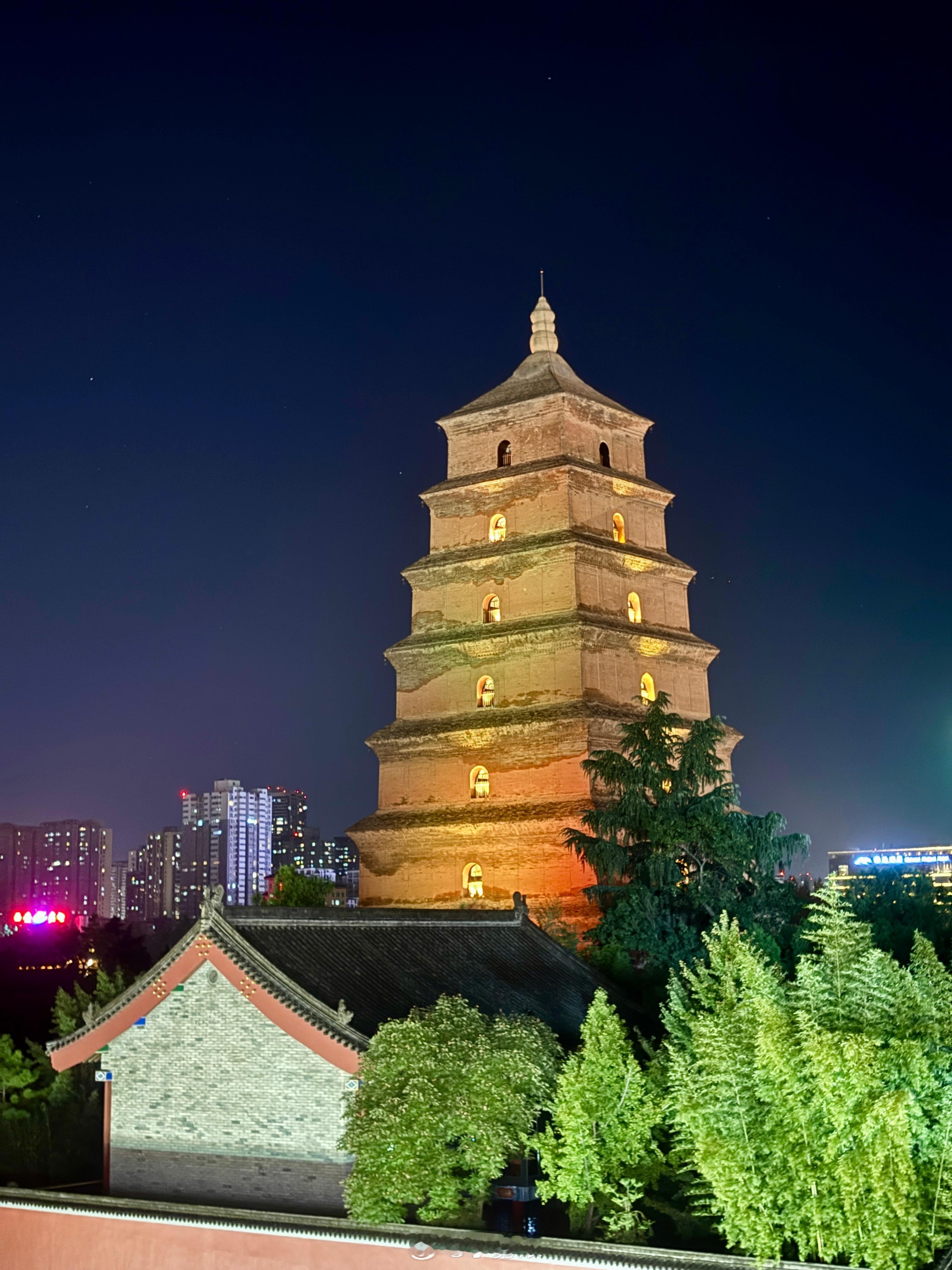 见过大历史后，个人执念变小见过众生后，心自然变宽  ​​​