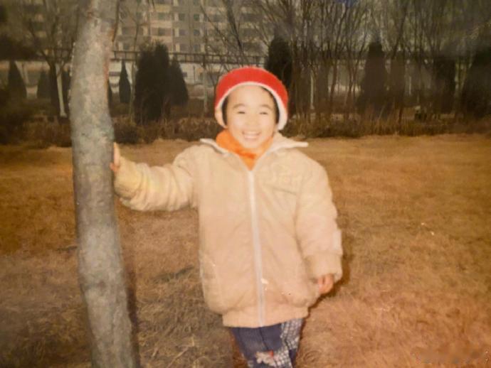 彭小苒 等比例长大 嘿！看到彭小苒童年照，才知道啥叫等比例长大。小时候就好看，长