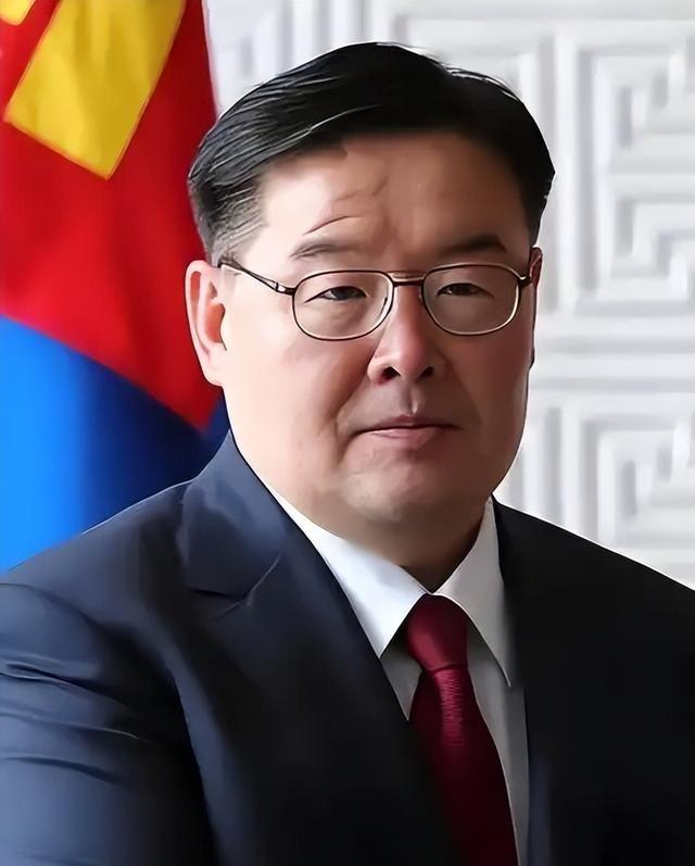 不能等，蒙古国总理赞丹沙塔尔辞职了，说白了就是蒙古国亲华派和亲西方派的斗争开始公