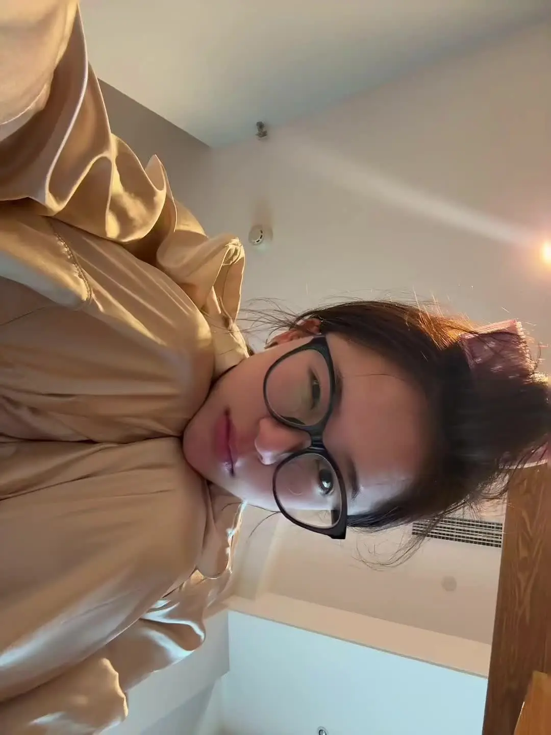 嘴上说喜欢我的人太多了 如果我说我饿了他们也只会说快去吃饭吧
