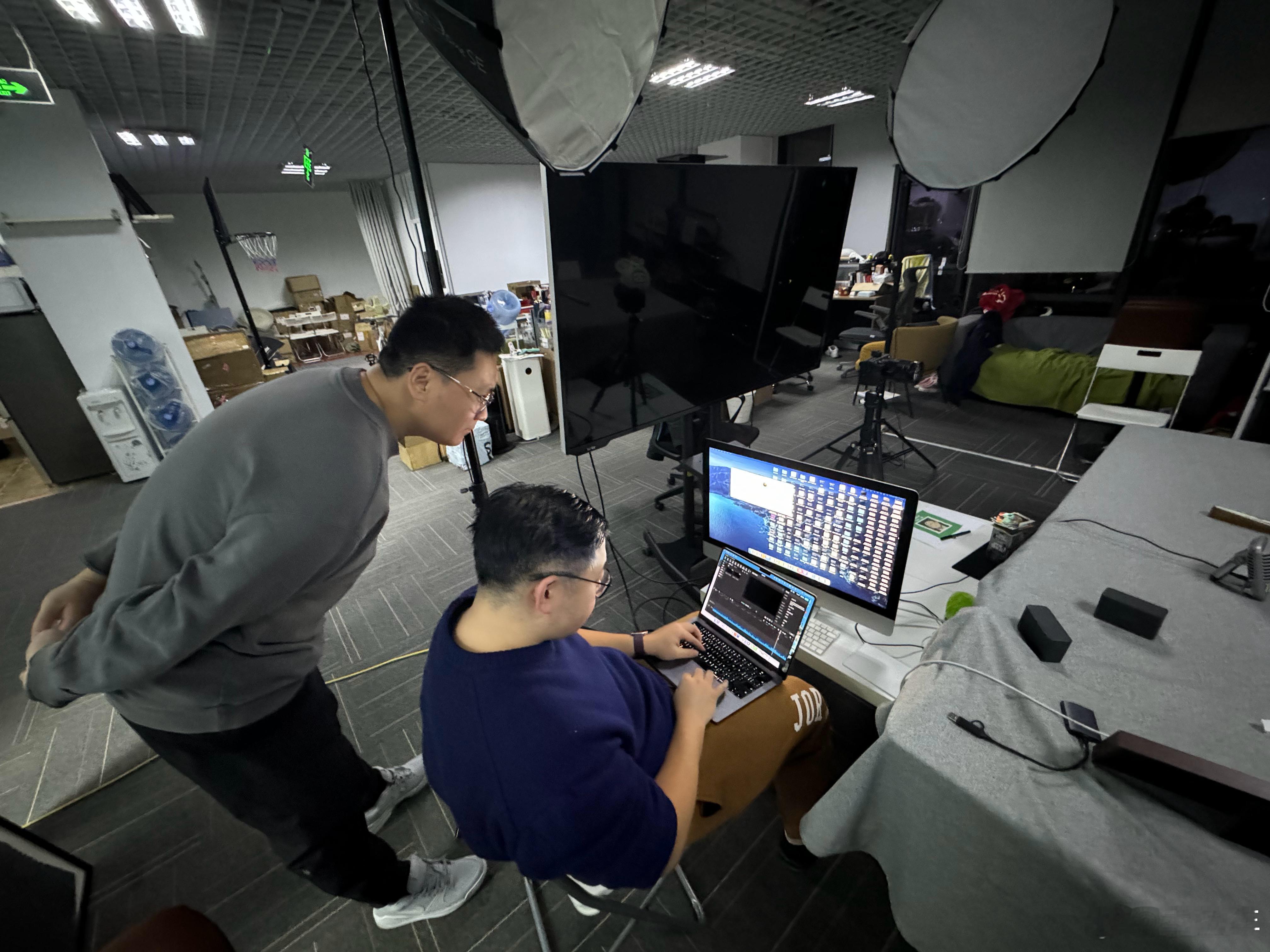 录完了，很爽的一期节目！CTO正在剪辑，马上就可以听了各位！新年快乐中国男篮vs