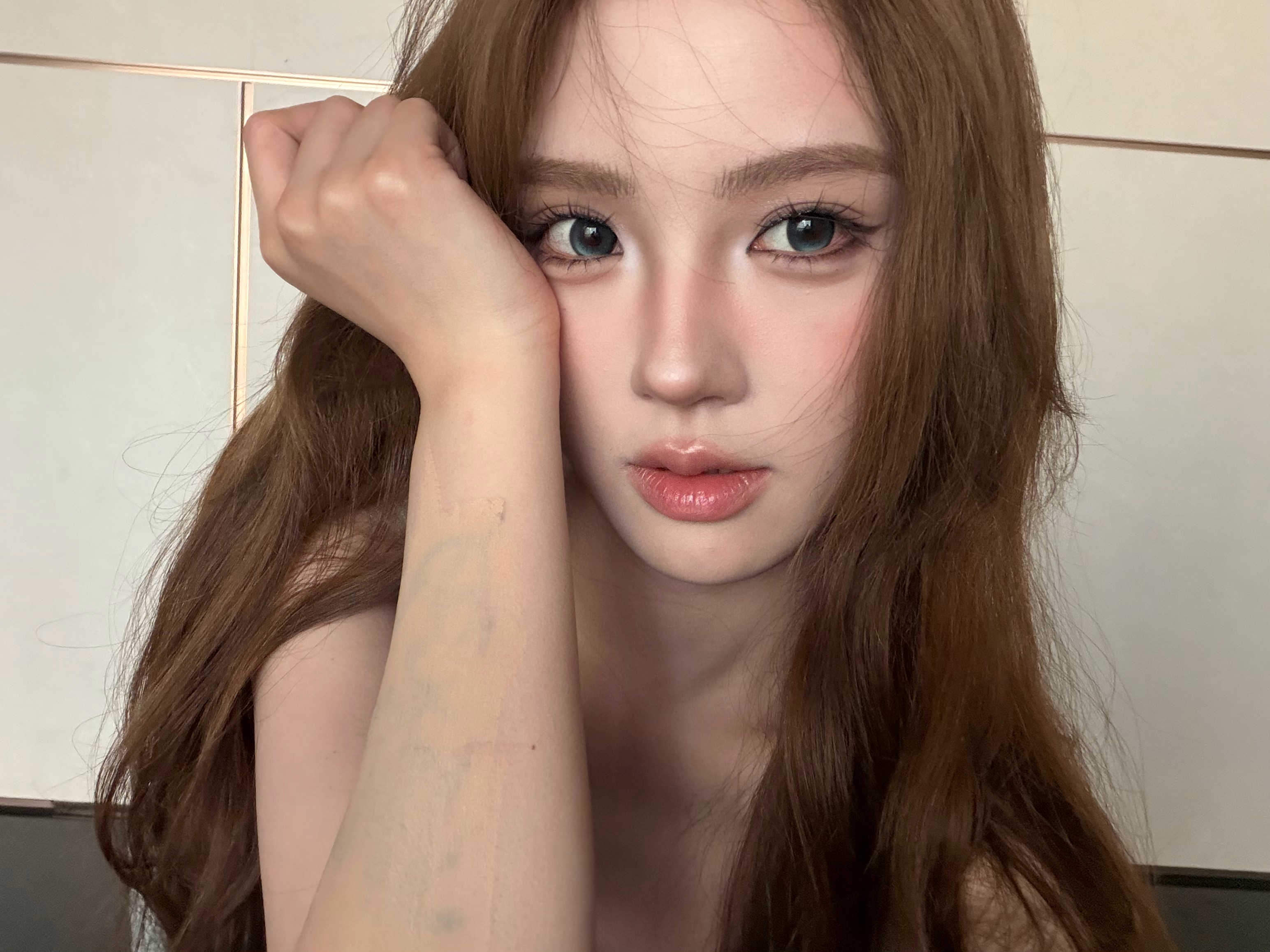 如同美黑了一般 