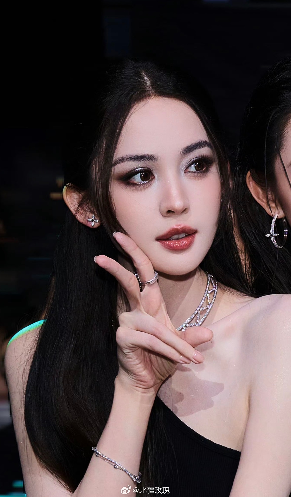 SMFK家的首位全球代言人娜扎，酷酷滴小兔子🐰必须泥塑一下了！ 