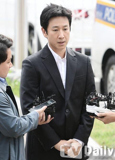 勒索李善均两女被判刑7年余！案件细节公开，法院认定犯行「构成死因」12月19日，