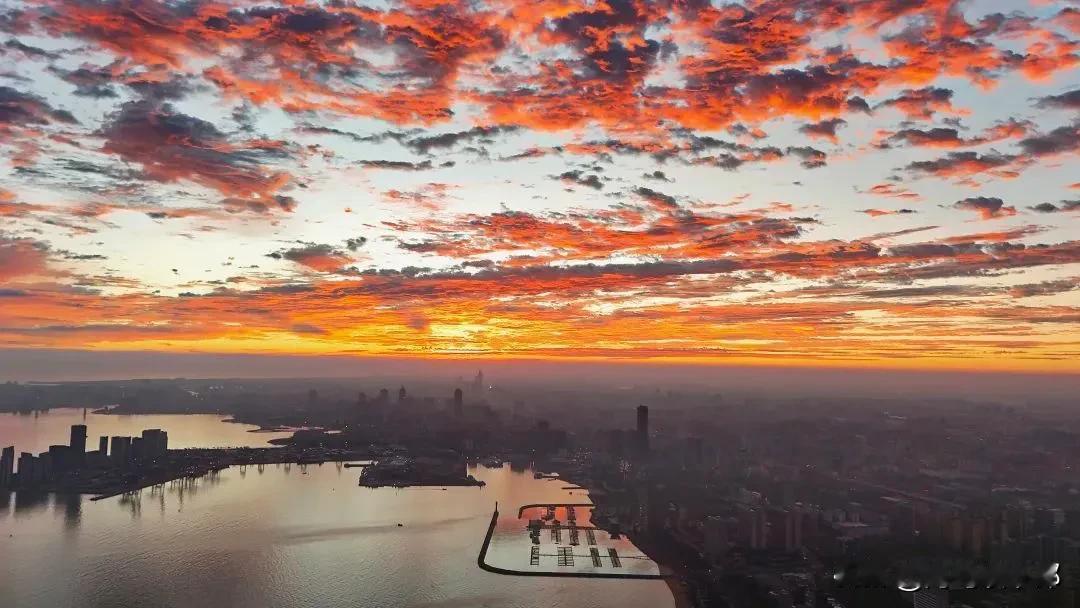 海口昨日美丽天空，可是今天看不见了，哈哈好景也是稍纵即逝，人生要时刻珍惜当下的时